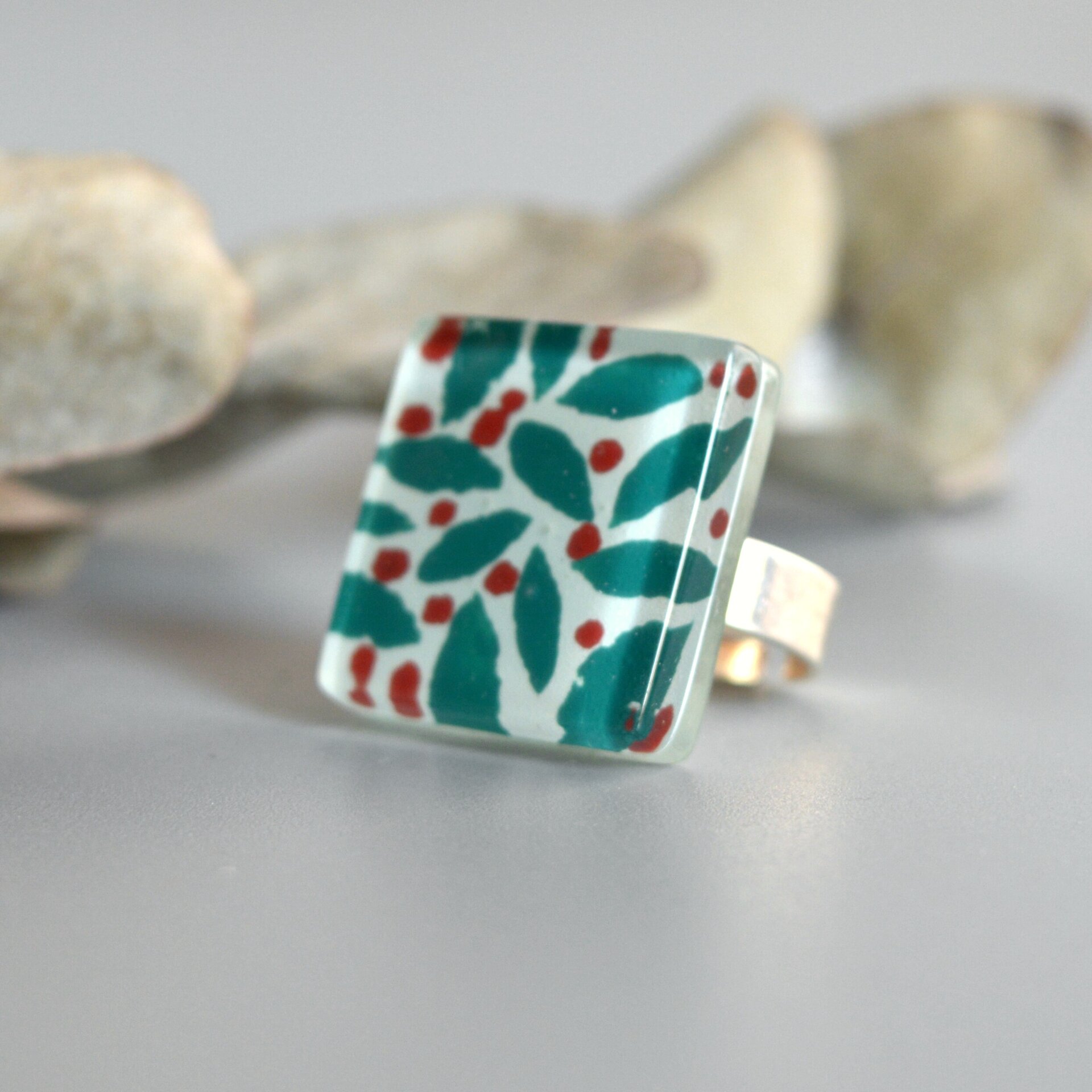 Anillo LUSH con hojas abstractas en verde y rojo, Talla ajustable - 2