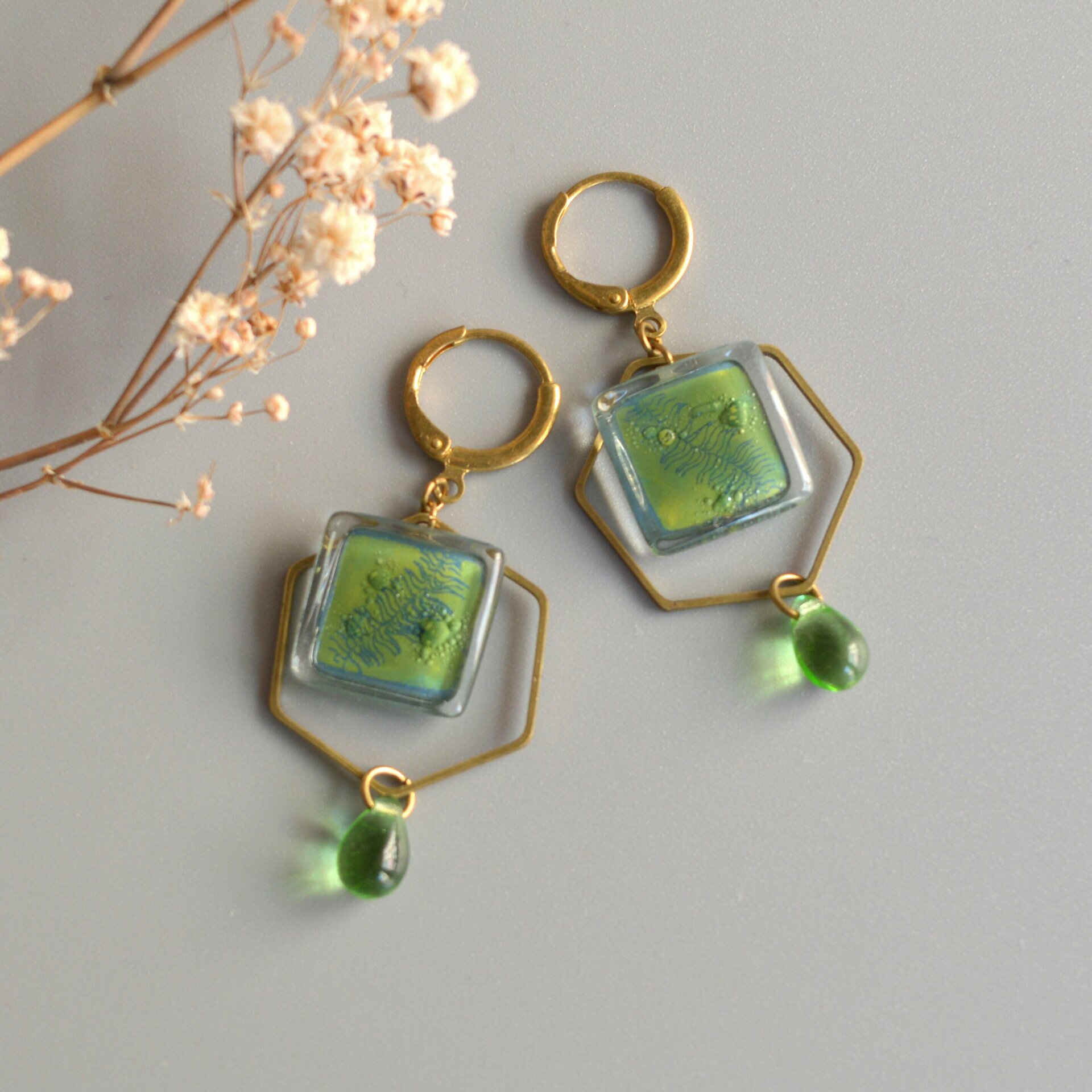 Pendientes bohemios con dos cuentas de vidrio artesanal, Color verde - 4