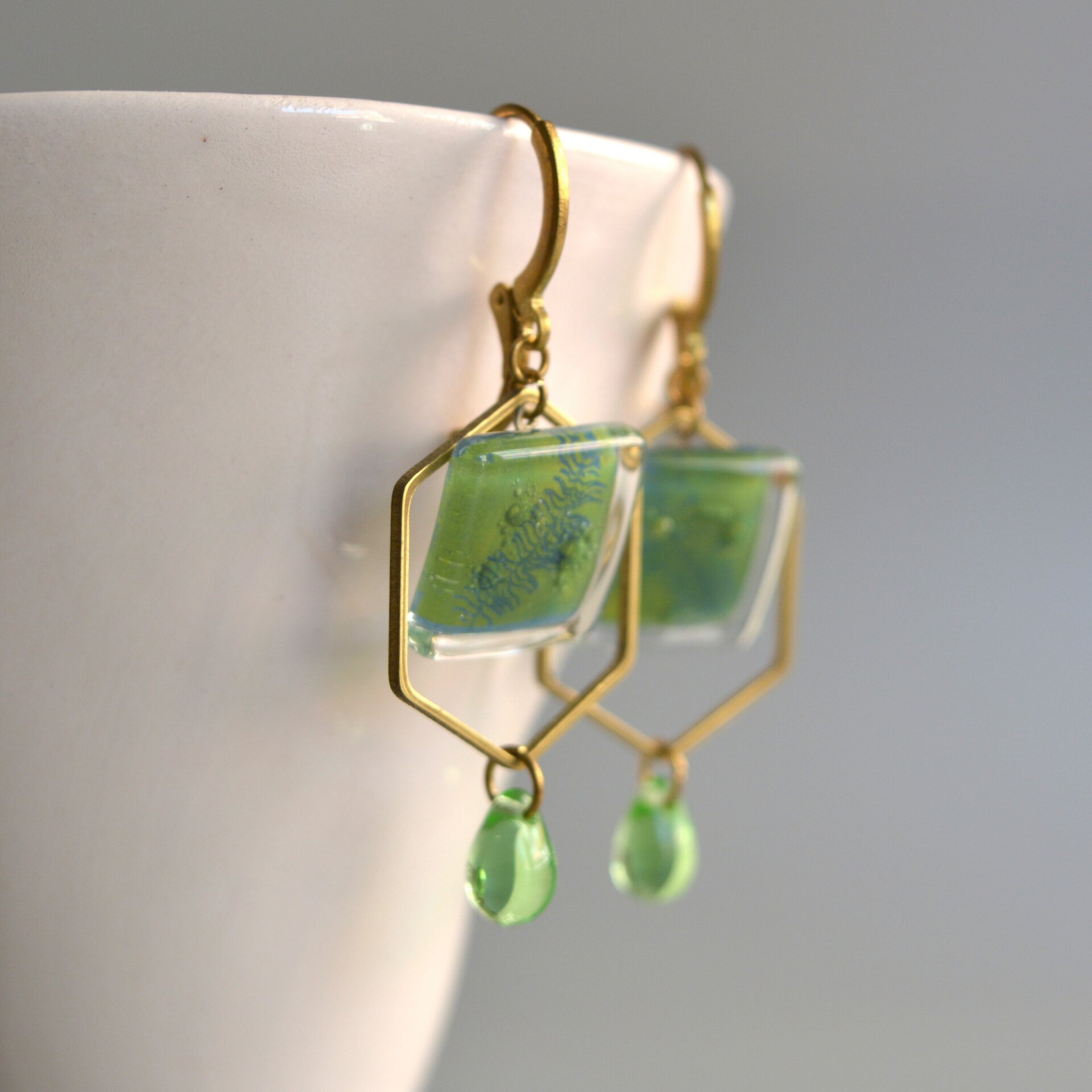 Pendientes bohemios con dos cuentas de vidrio artesanal, Color verde - 3