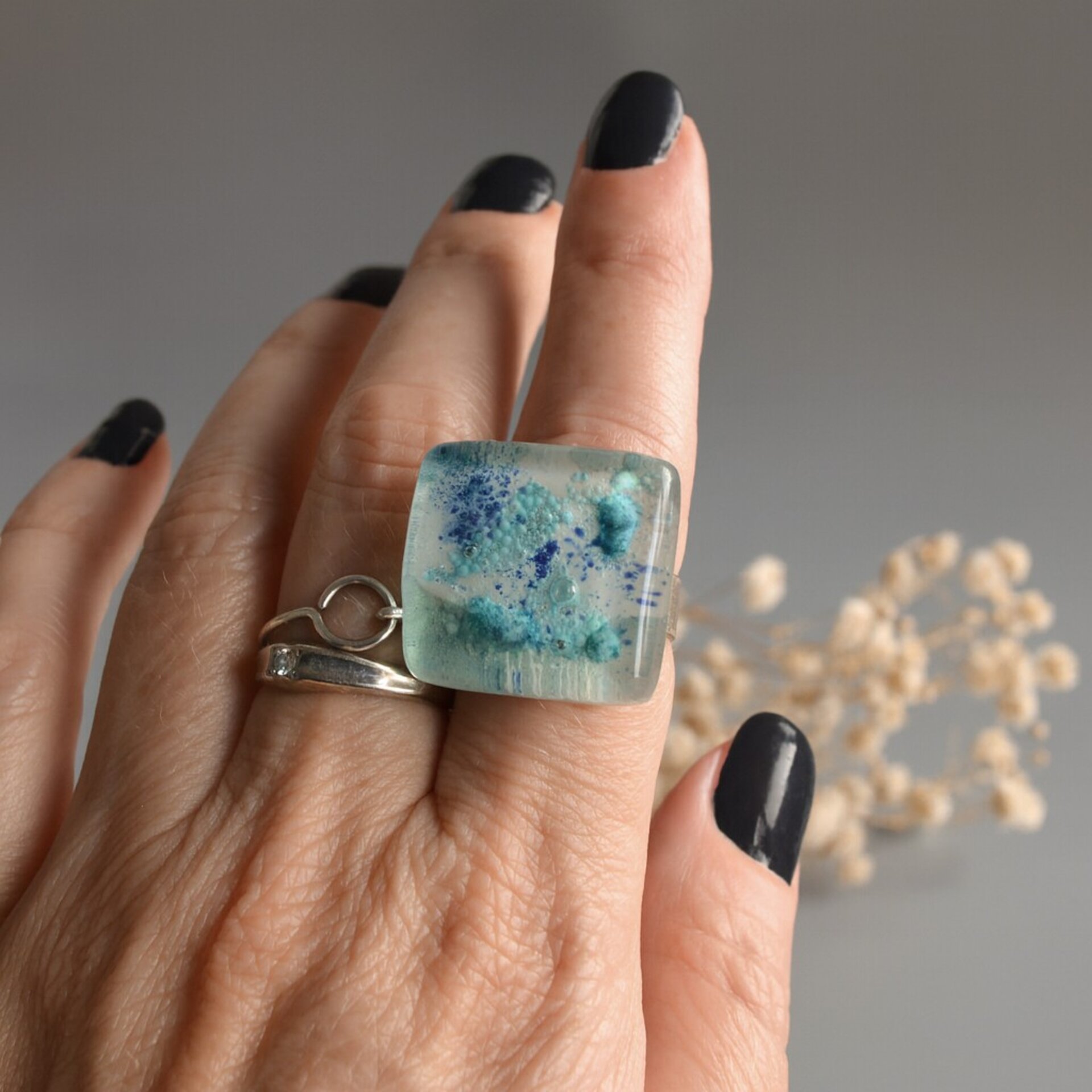 Anillo turquesa con burbujas, Vidrio artesanal, Talla ajustable - 7