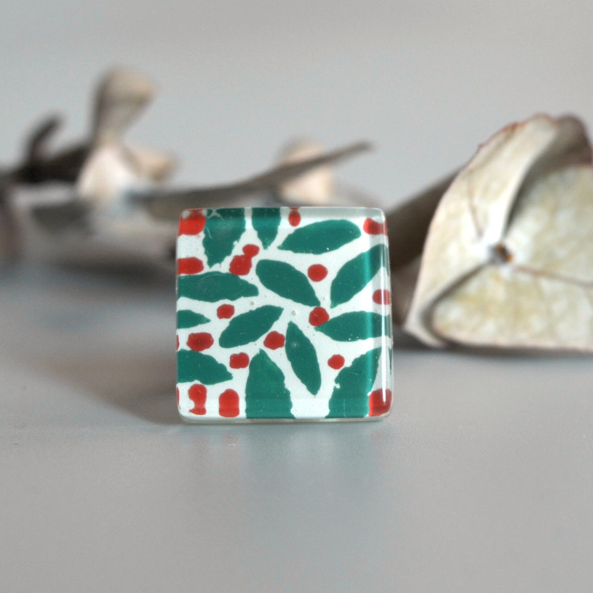 Anillo LUSH con hojas abstractas en verde y rojo, Talla ajustable - 4