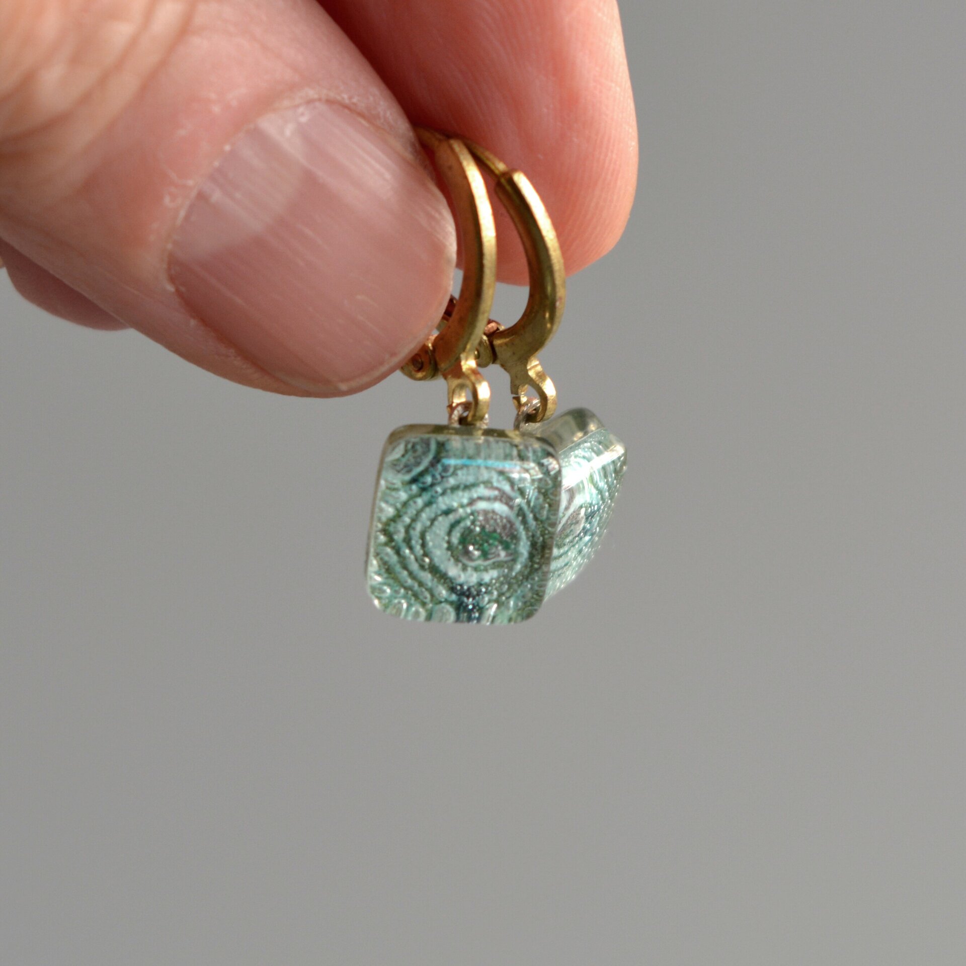 Pendientes colgantes pequeños de vidrio verde agua - 4