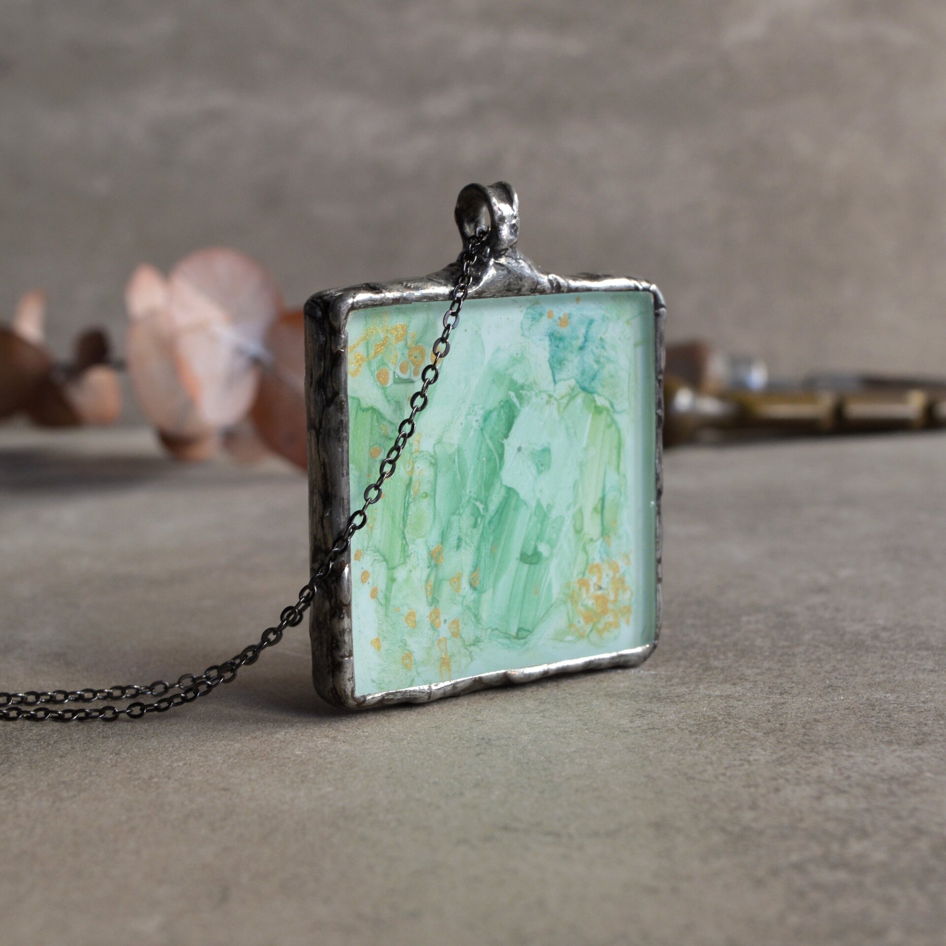 Colgante verde con cadena, Joyas creativas de vidrio artesanal - 2