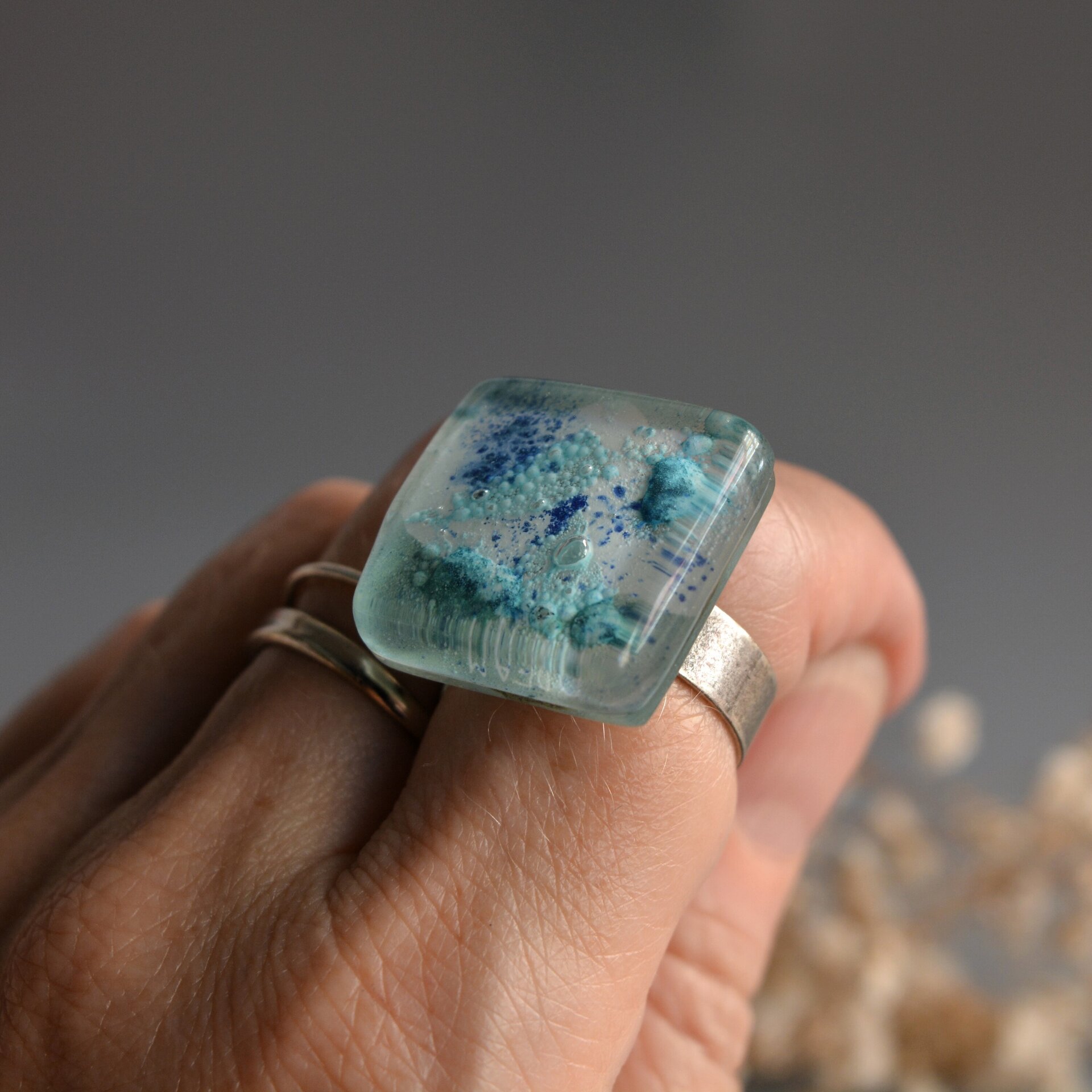 Anillo turquesa con burbujas, Vidrio artesanal, Talla ajustable - 5