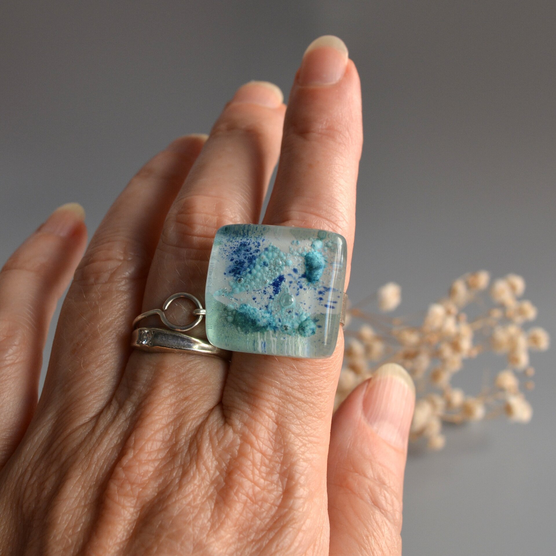 Anillo grande de vidrio con burbujas, Color azul agua, talla ajustable - 6