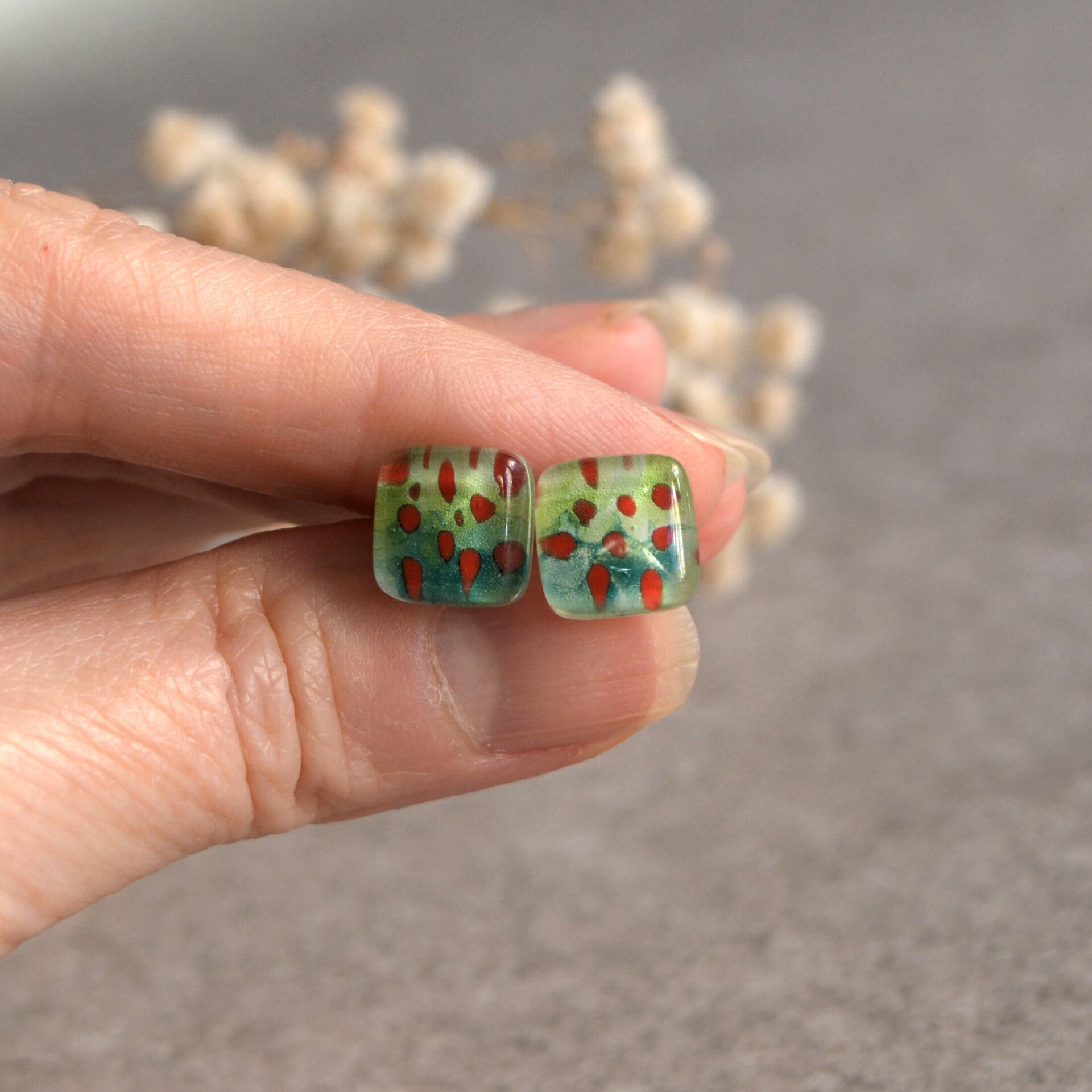Pendientes Amapolas pintados a mano en verde y rojo, Vidrio y plata de ley - 3