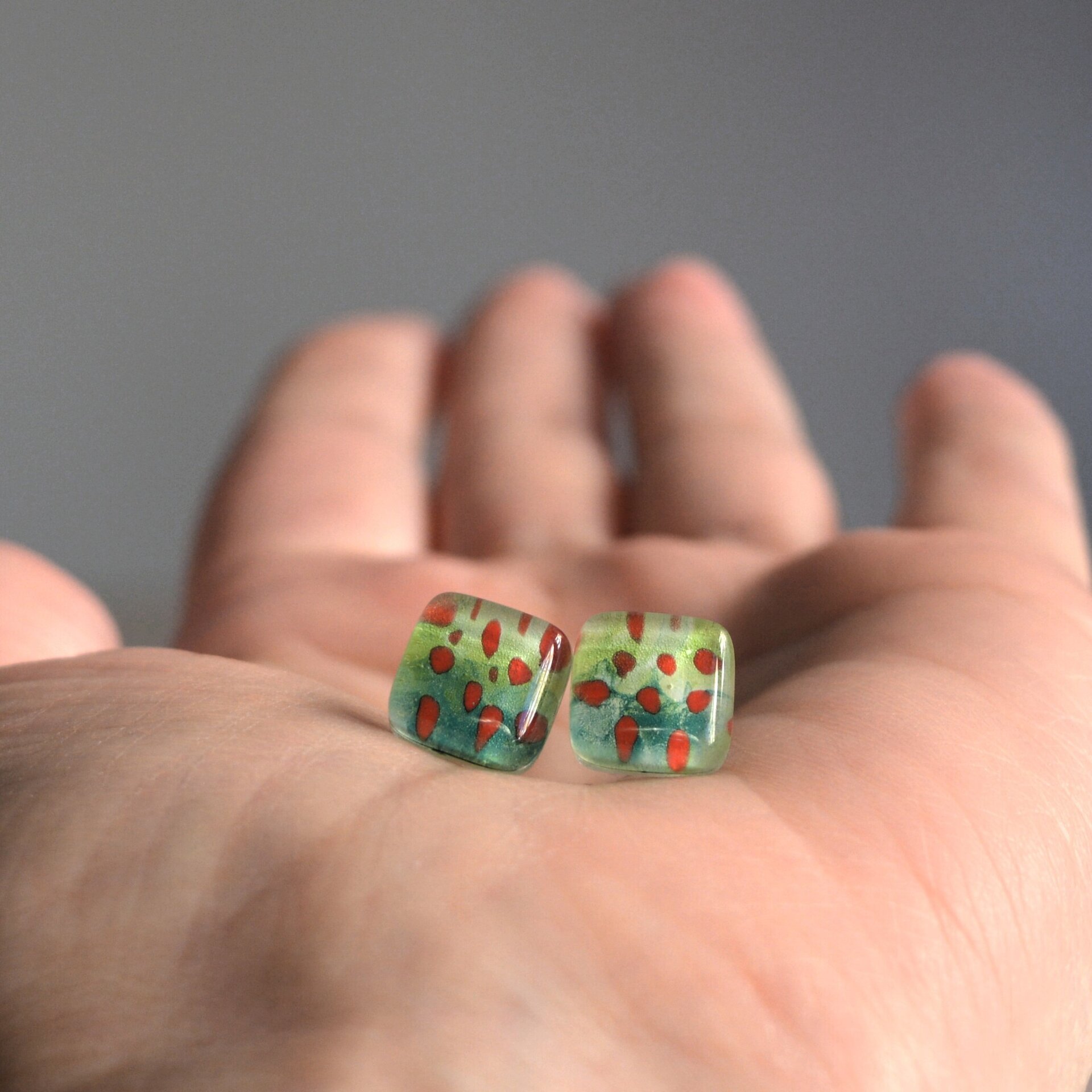 Pendientes Amapolas pintados a mano en verde y rojo, Vidrio y plata de ley - 4