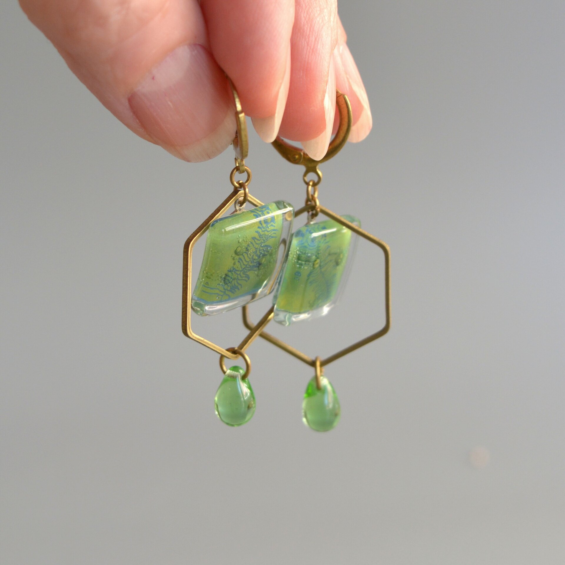 Pendientes bohemios con dos cuentas de vidrio artesanal, Color verde - 6