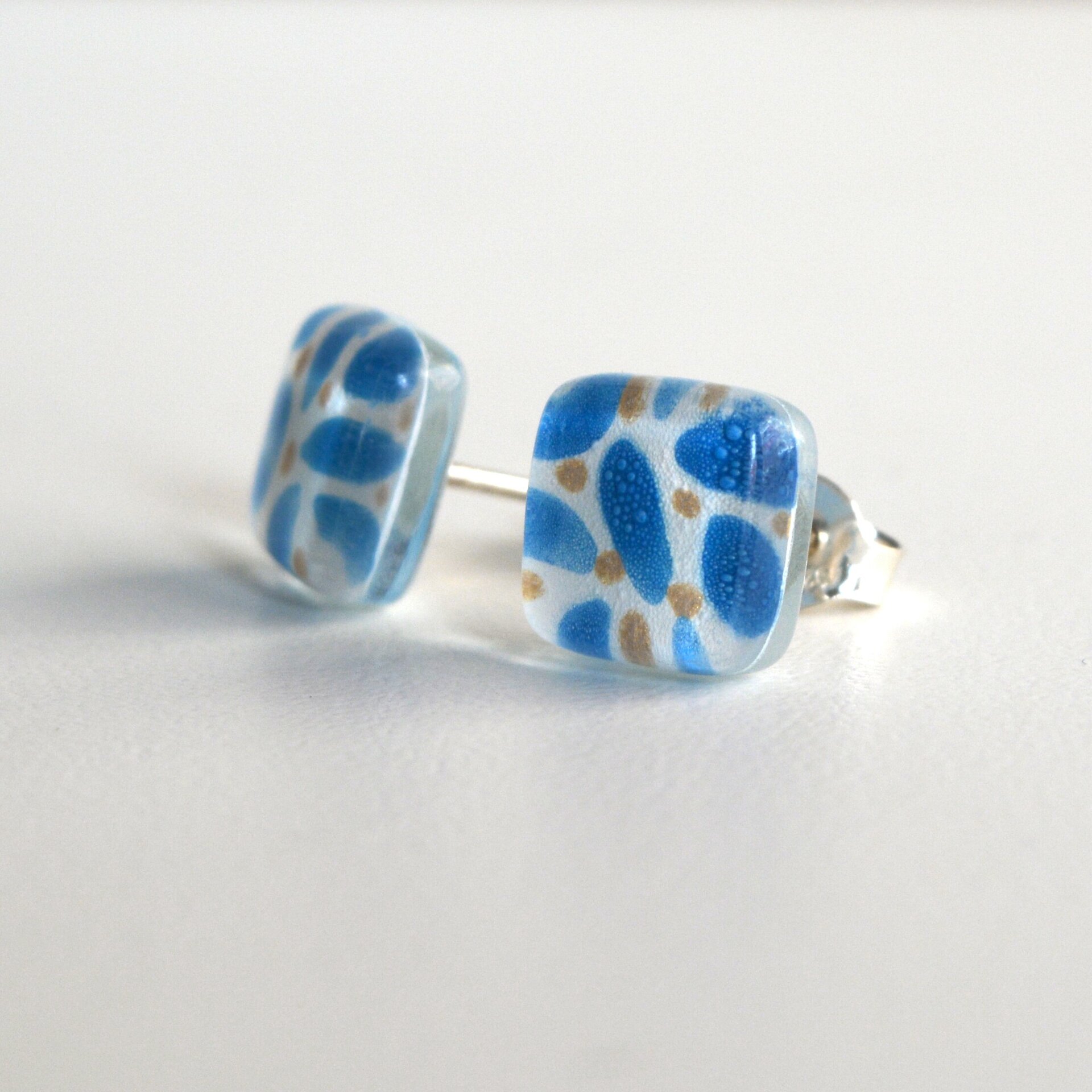 Pendientes pequeños con hojas en azul cerúleo, Vidrio y plata de ley - 3